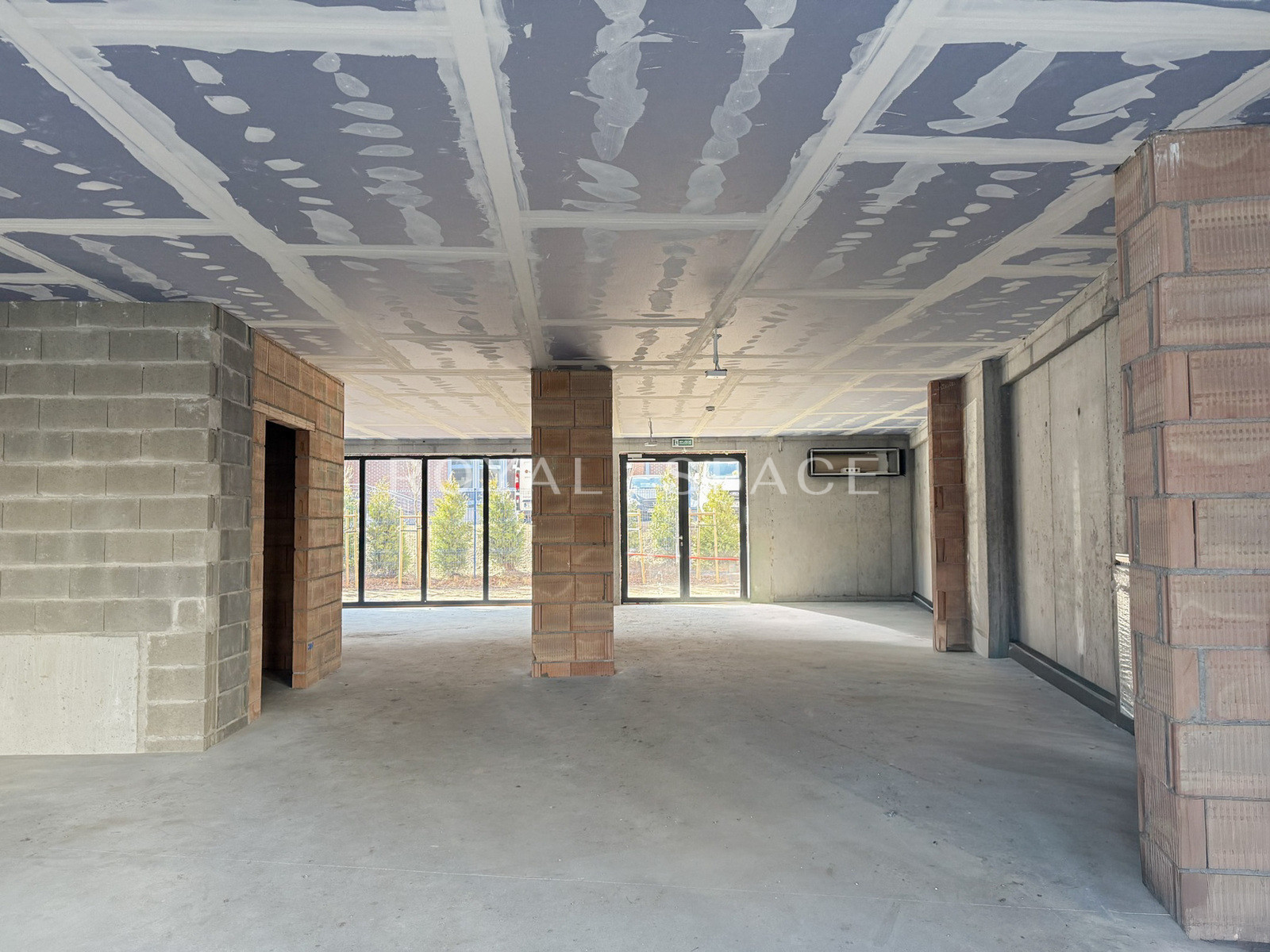 Commercial Unit with Garden | Zabłocie