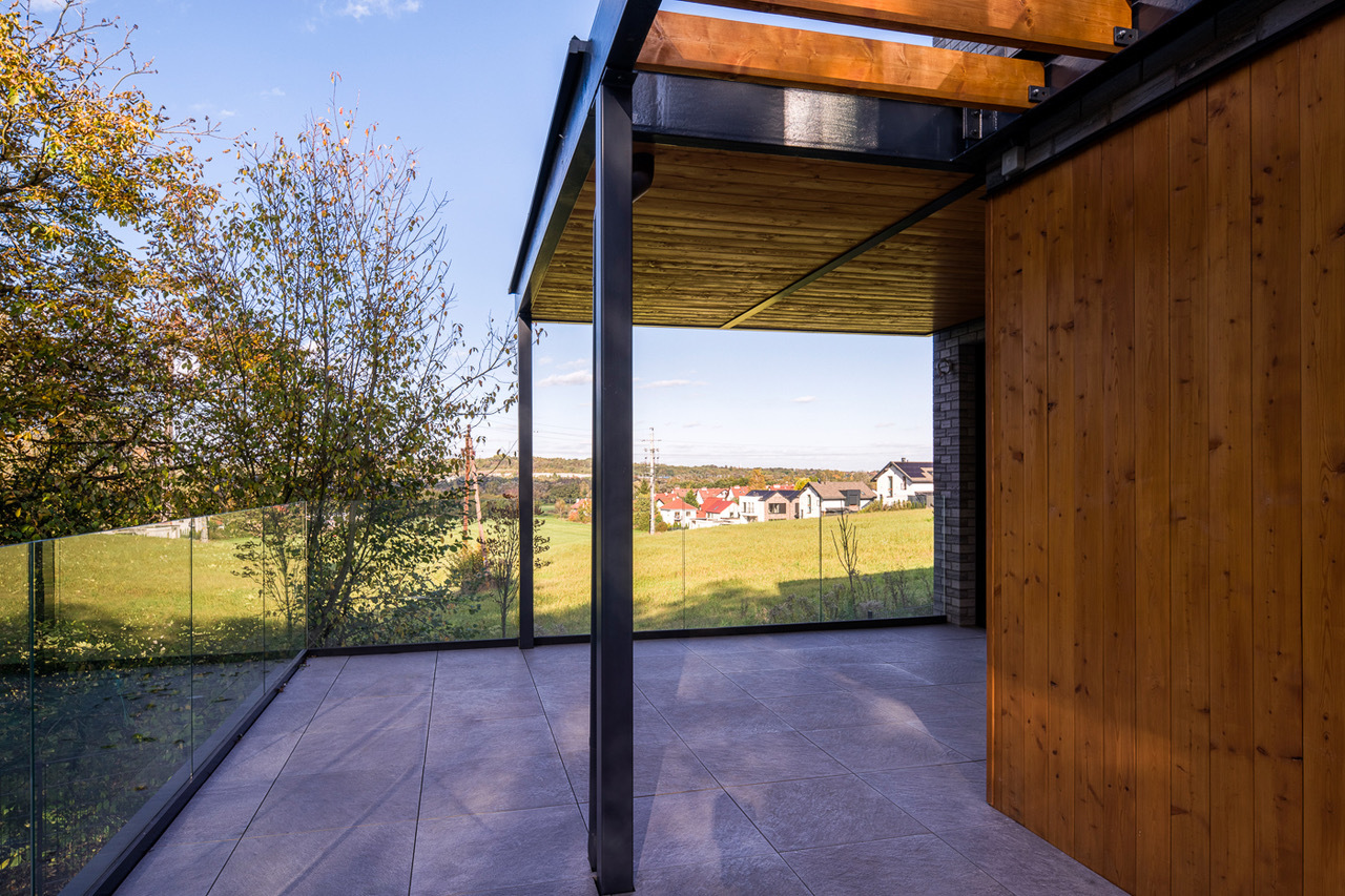 House with a view plot surrounded by greenery