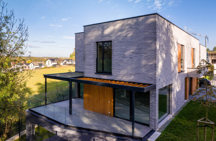House with a view plot surrounded by greenery