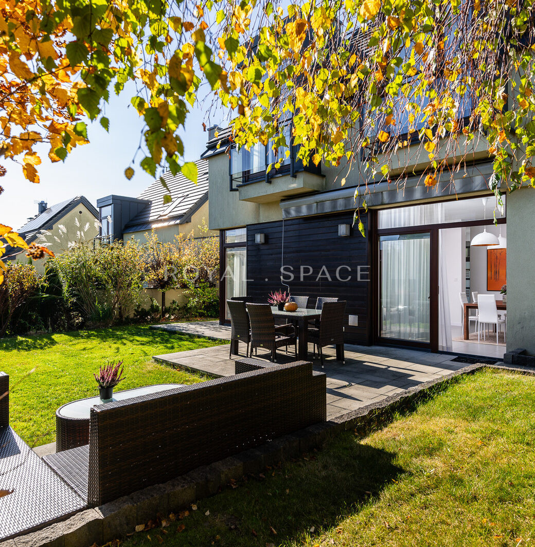 Sunny house on Park Hill!
