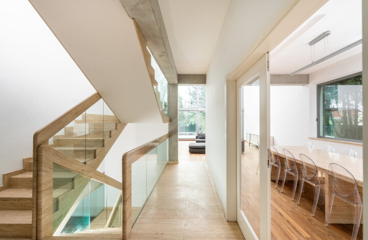 Розкішна вілла з садом та гаражем!