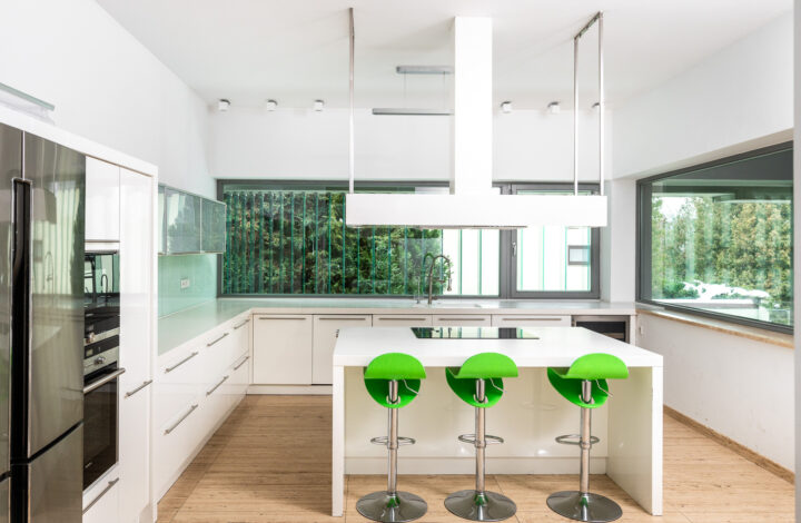 Розкішна вілла з садом та гаражем!