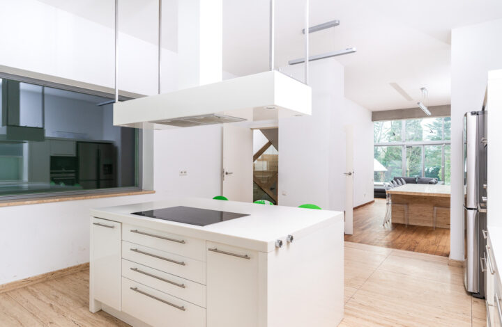 Розкішна вілла з садом та гаражем!