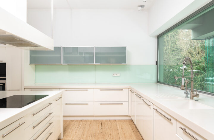 Розкішна вілла з садом та гаражем!