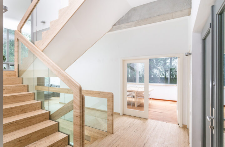 Розкішна вілла з садом та гаражем!