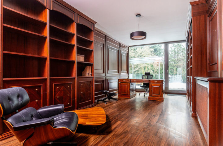 Розкішна вілла з садом та гаражем!