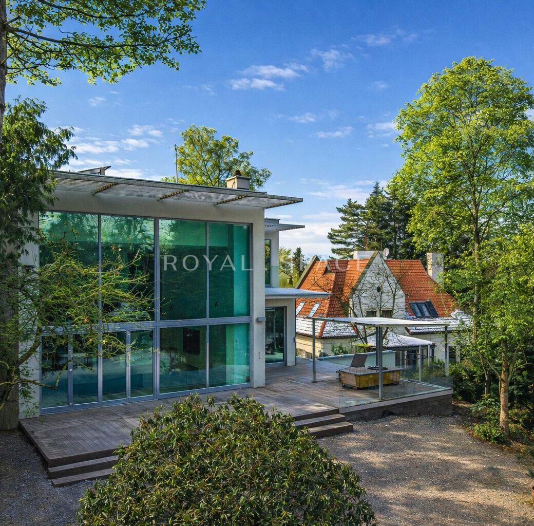 Розкішна вілла з садом та гаражем!