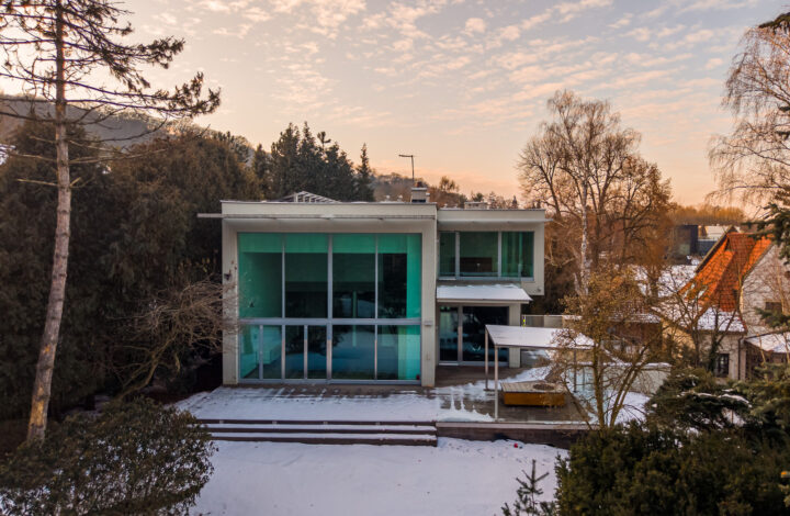 Розкішна вілла з садом та гаражем!