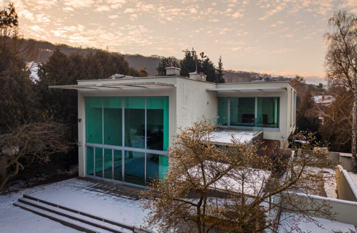 Розкішна вілла з садом та гаражем!