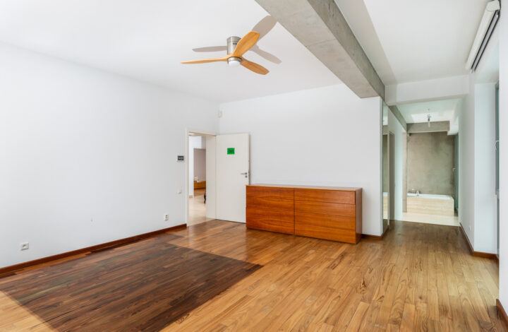 Розкішна вілла з садом та гаражем!