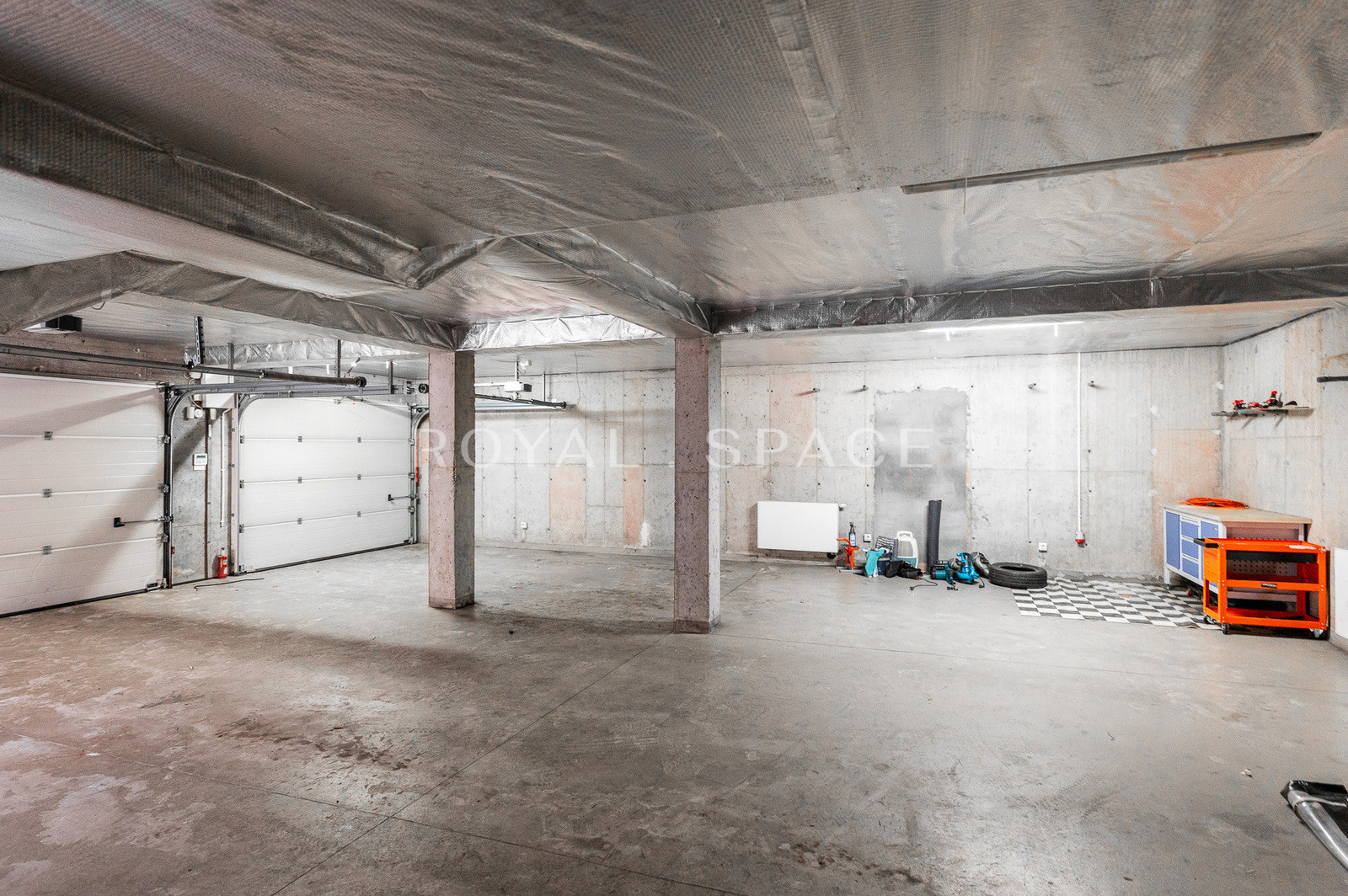 Розкішна вілла з садом та гаражем!