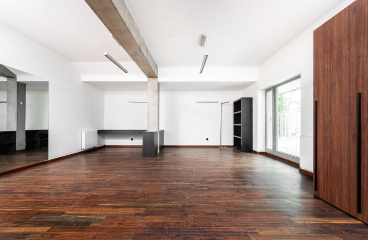 Розкішна вілла з садом та гаражем!