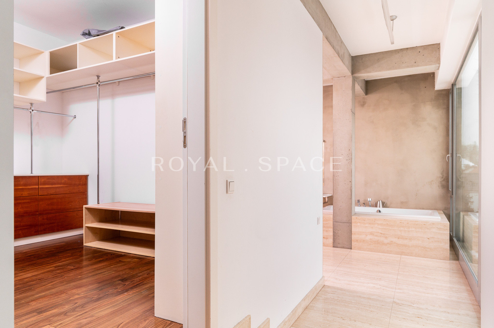 Розкішна вілла з садом та гаражем!