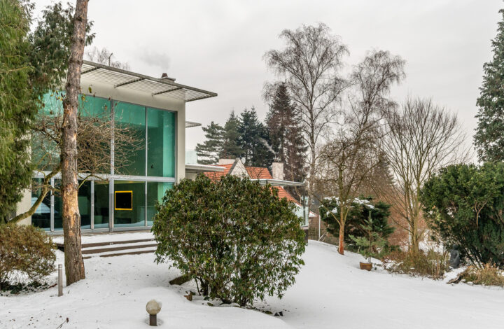 Розкішна вілла з садом та гаражем!