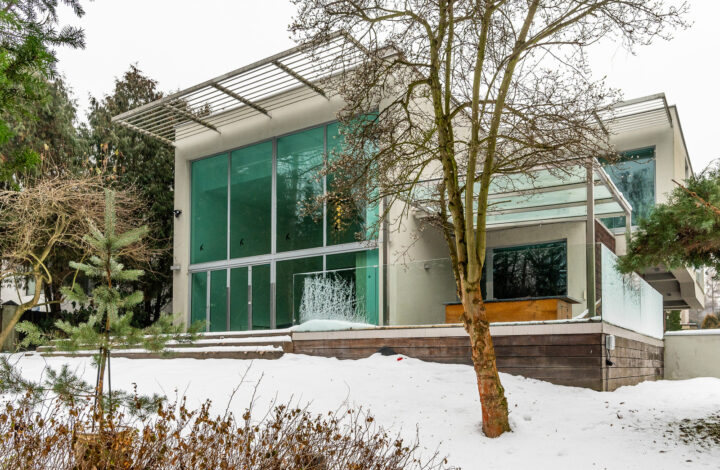 Розкішна вілла з садом та гаражем!