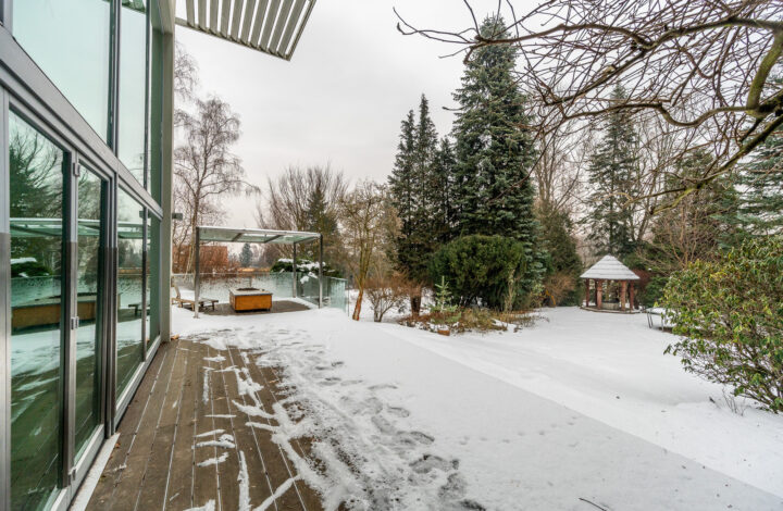 Розкішна вілла з садом та гаражем!