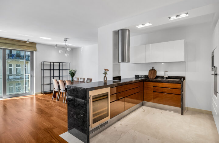 Powiśle | Spacious apartment by the park!