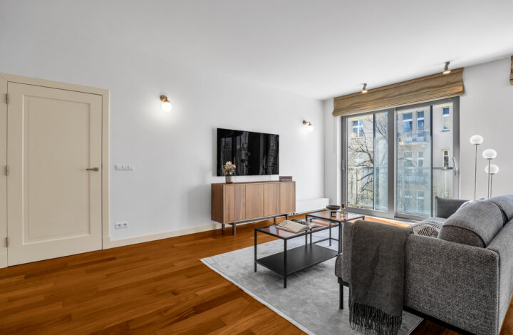 Powiśle | Spacious apartment by the park!