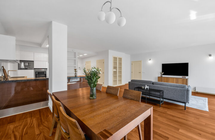 Powiśle | Spacious apartment by the park!