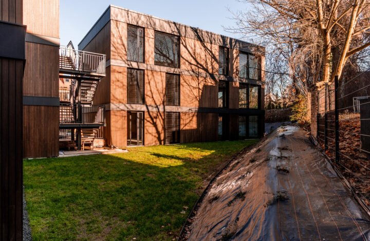 Nowoczesny apartament z ogrodem i przeszkleniami