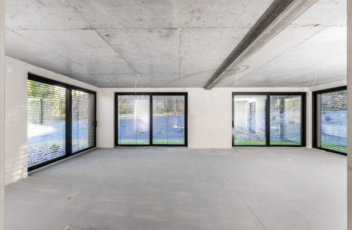 Nowoczesny apartament z ogrodem i przeszkleniami