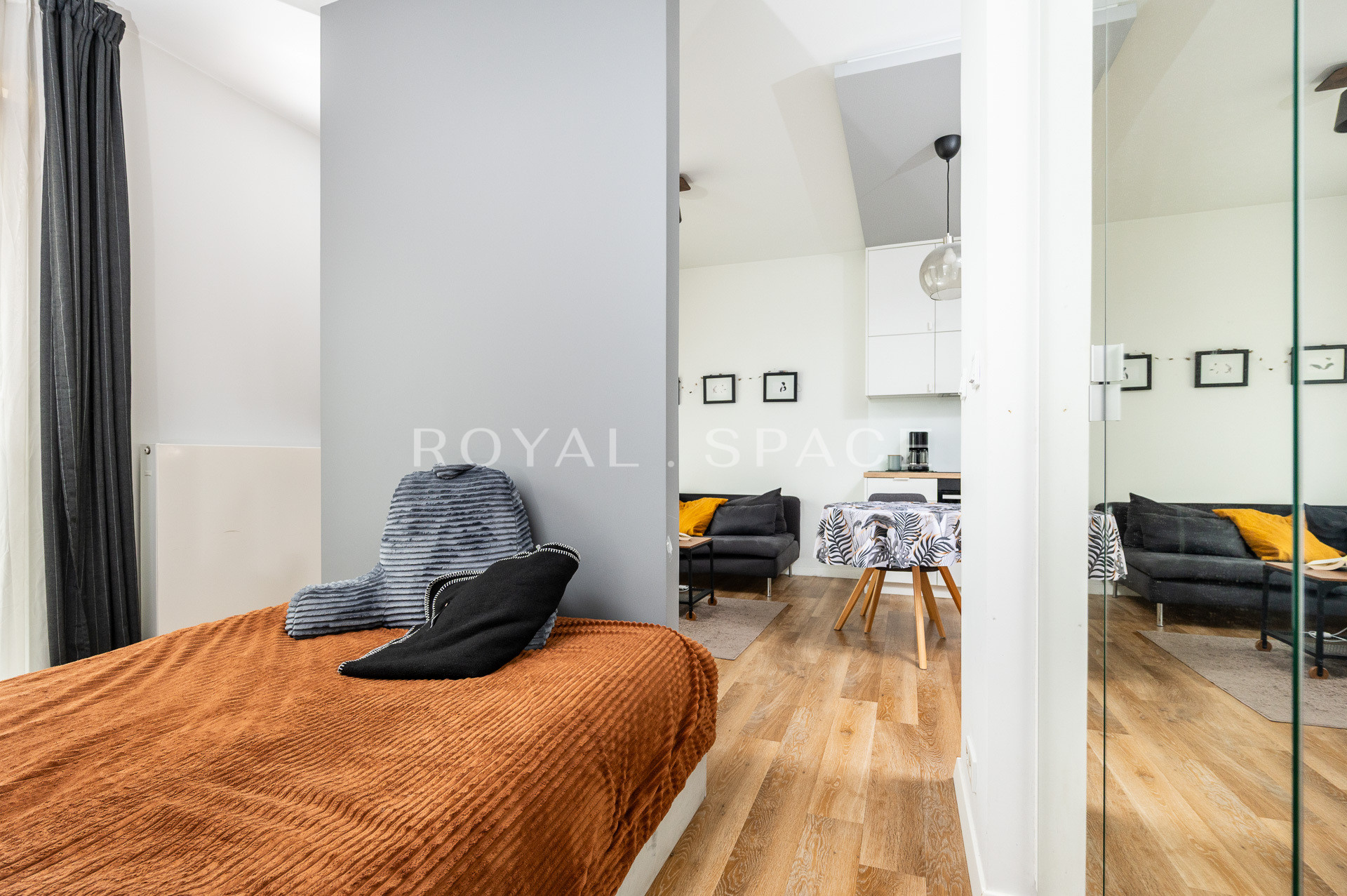 Сучасна квартира з балконом | Steam Park