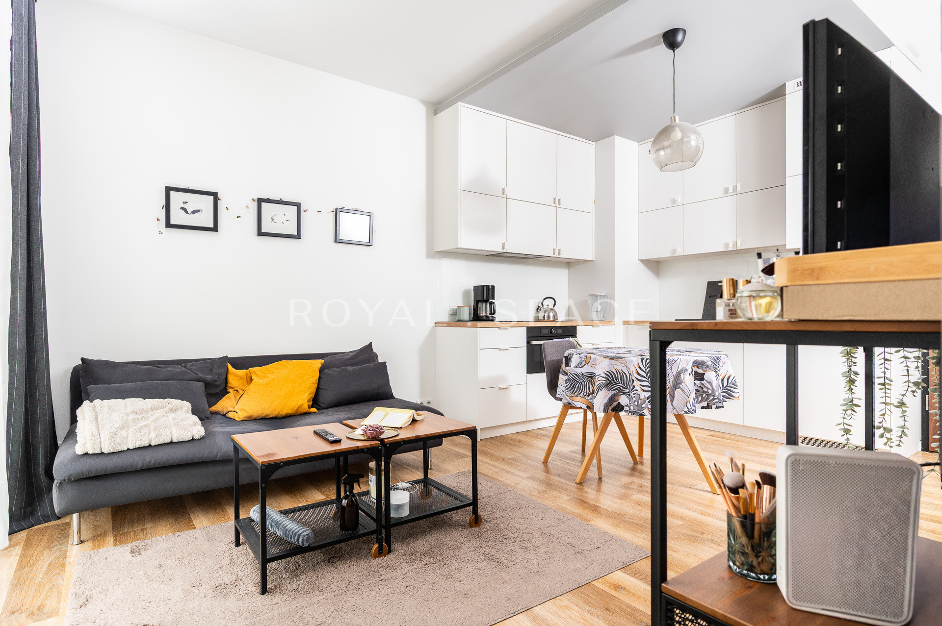 Сучасна квартира з балконом | Steam Park