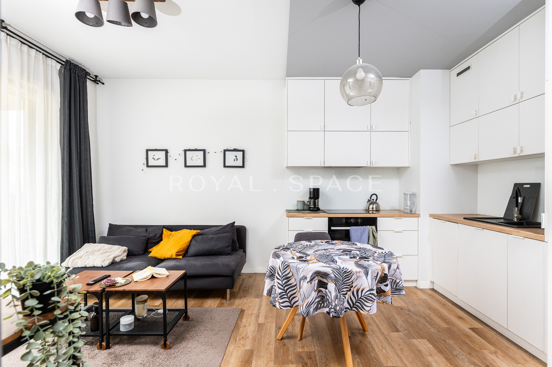 Сучасна квартира з балконом | Steam Park