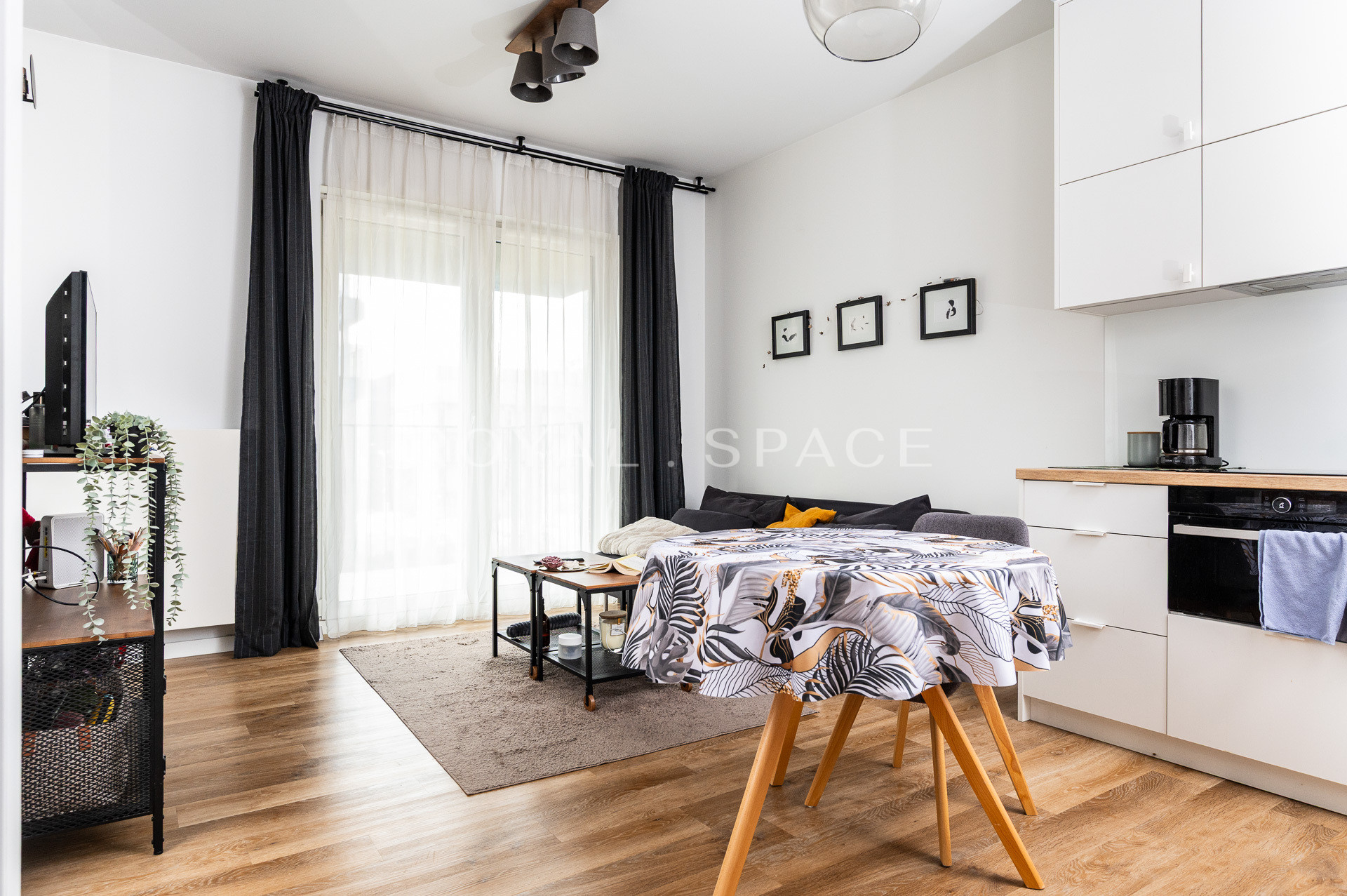 Сучасна квартира з балконом | Steam Park