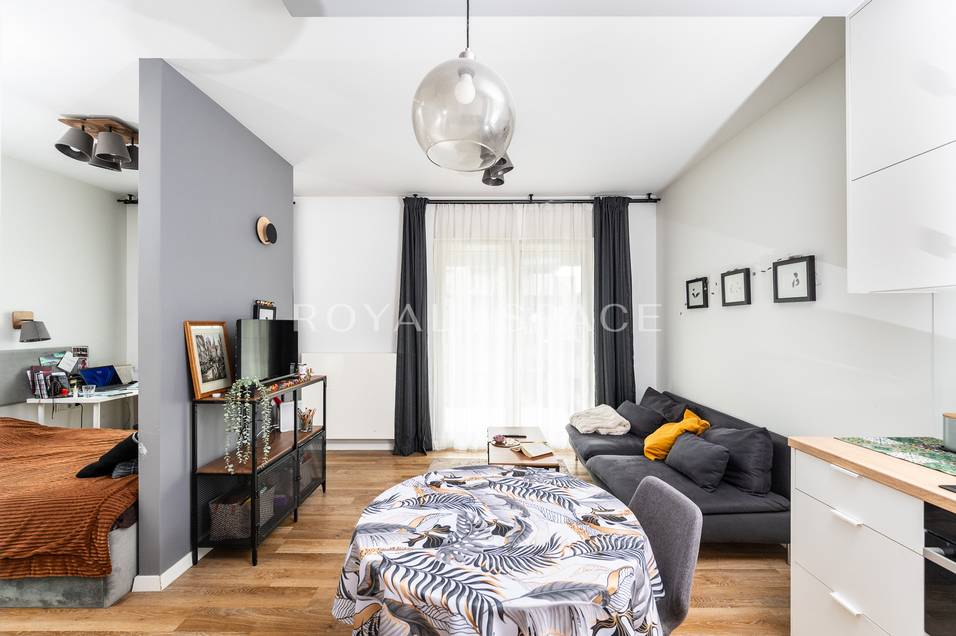 Сучасна квартира з балконом | Steam Park