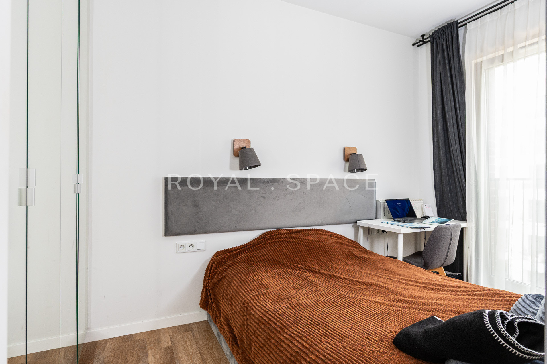 Сучасна квартира з балконом | Steam Park