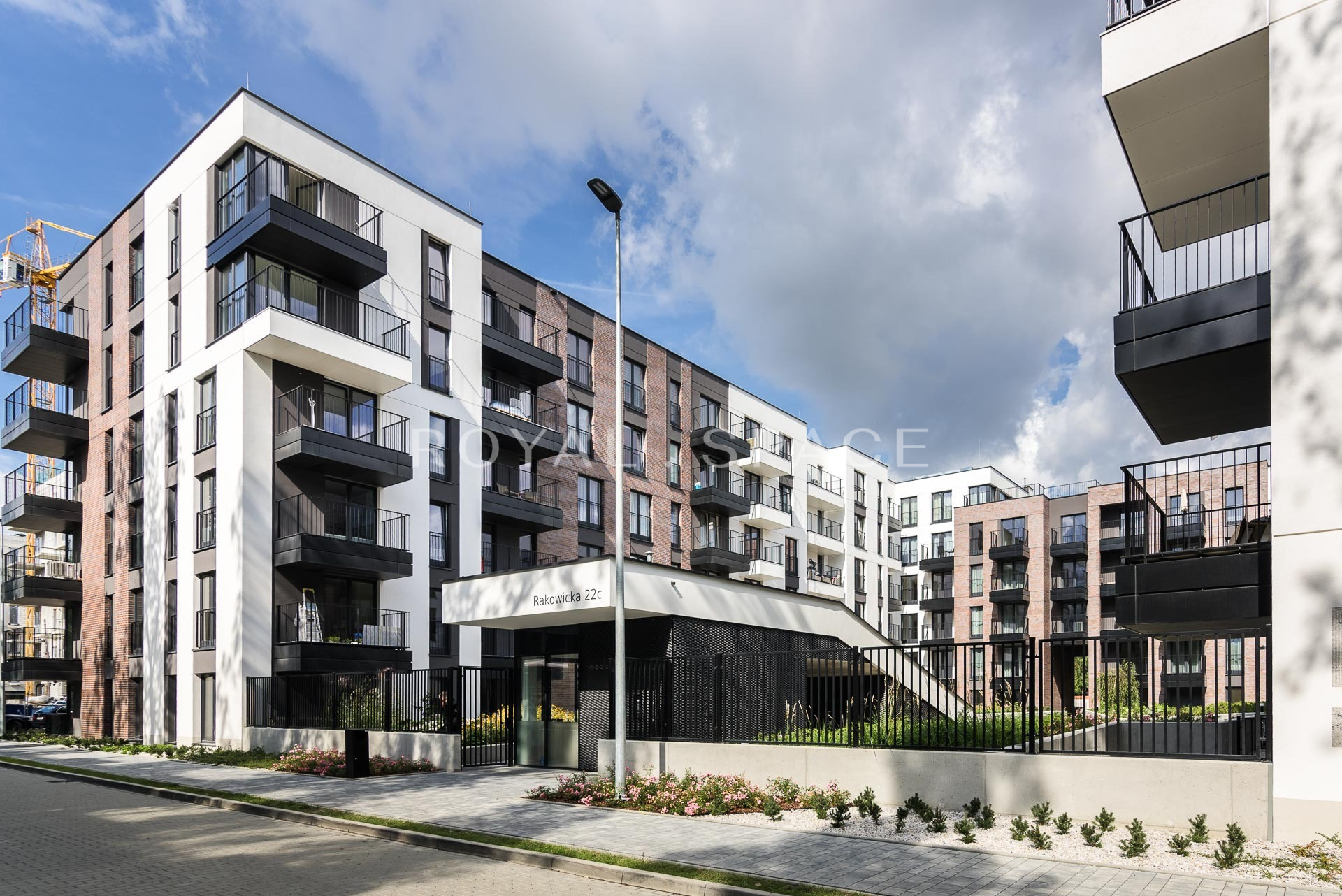 Сучасна квартира з балконом | Steam Park