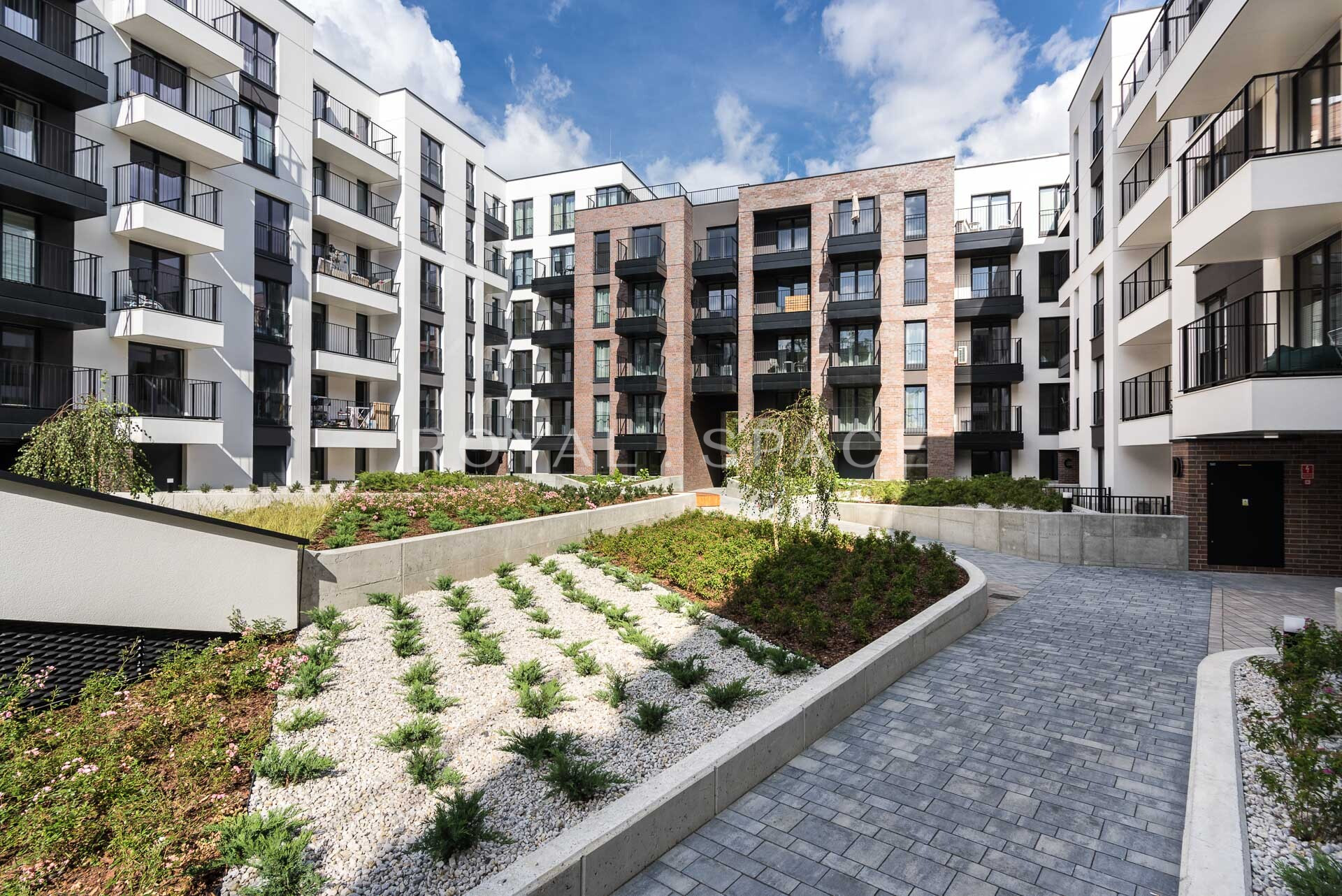 Сучасна квартира з балконом | Steam Park