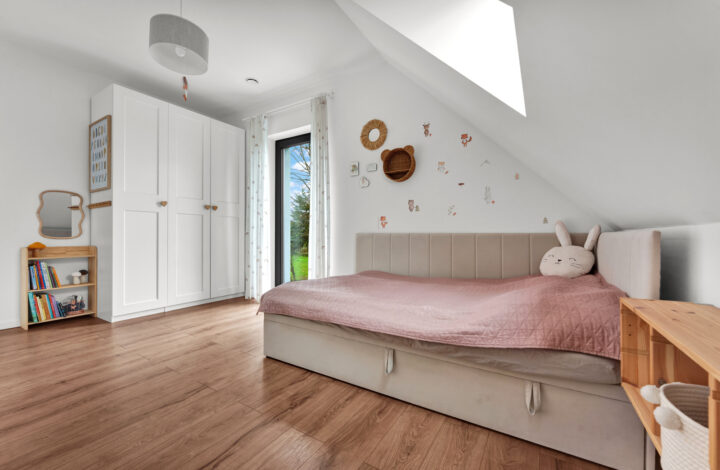 New unique house with a garden!