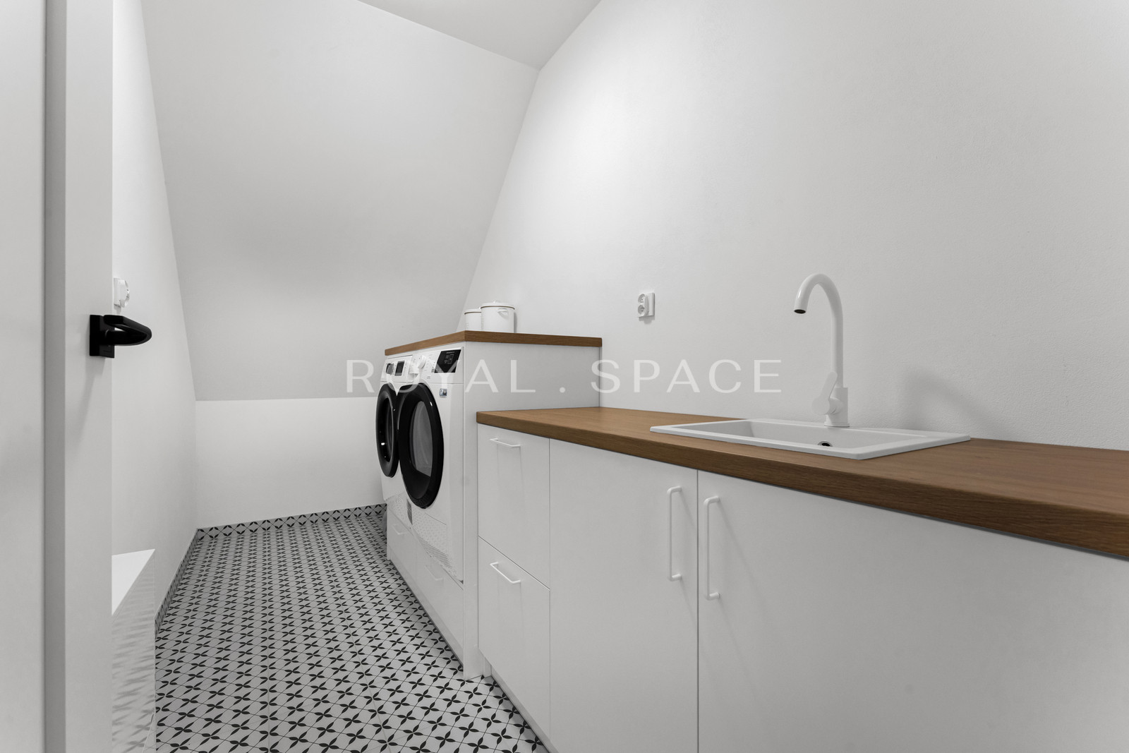 New unique house with a garden!