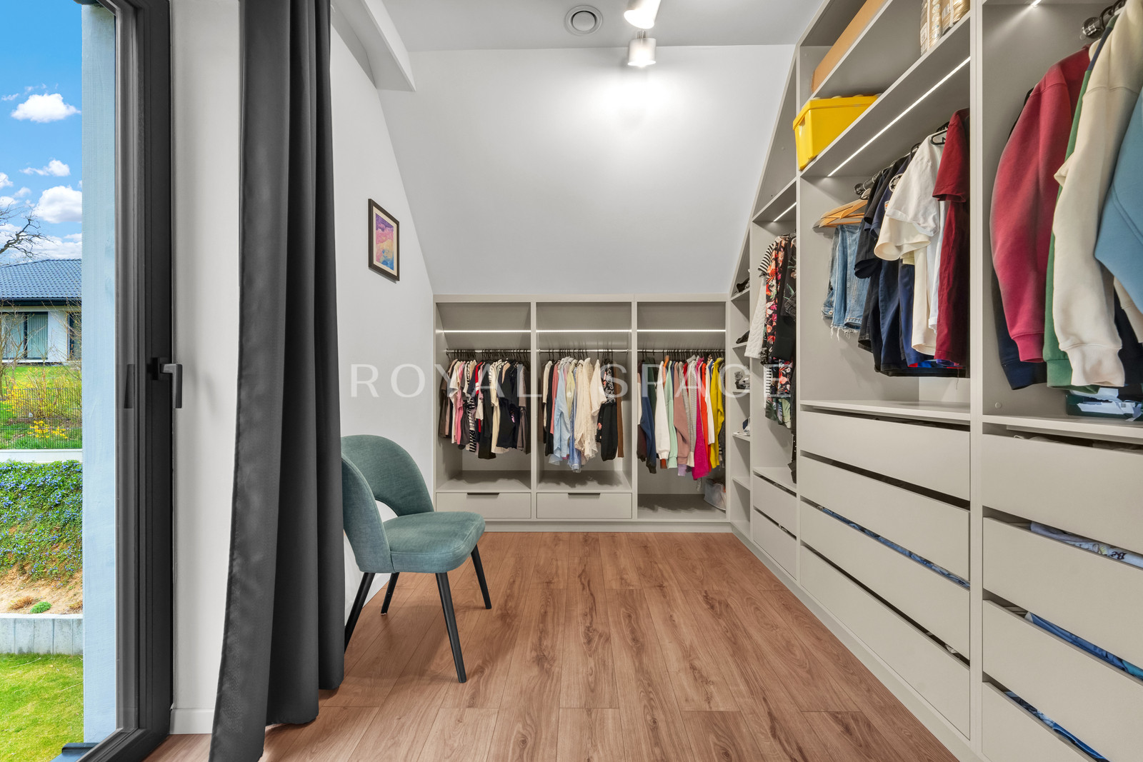 New unique house with a garden!