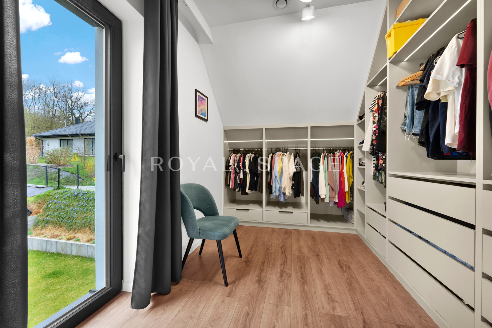 New unique house with a garden!