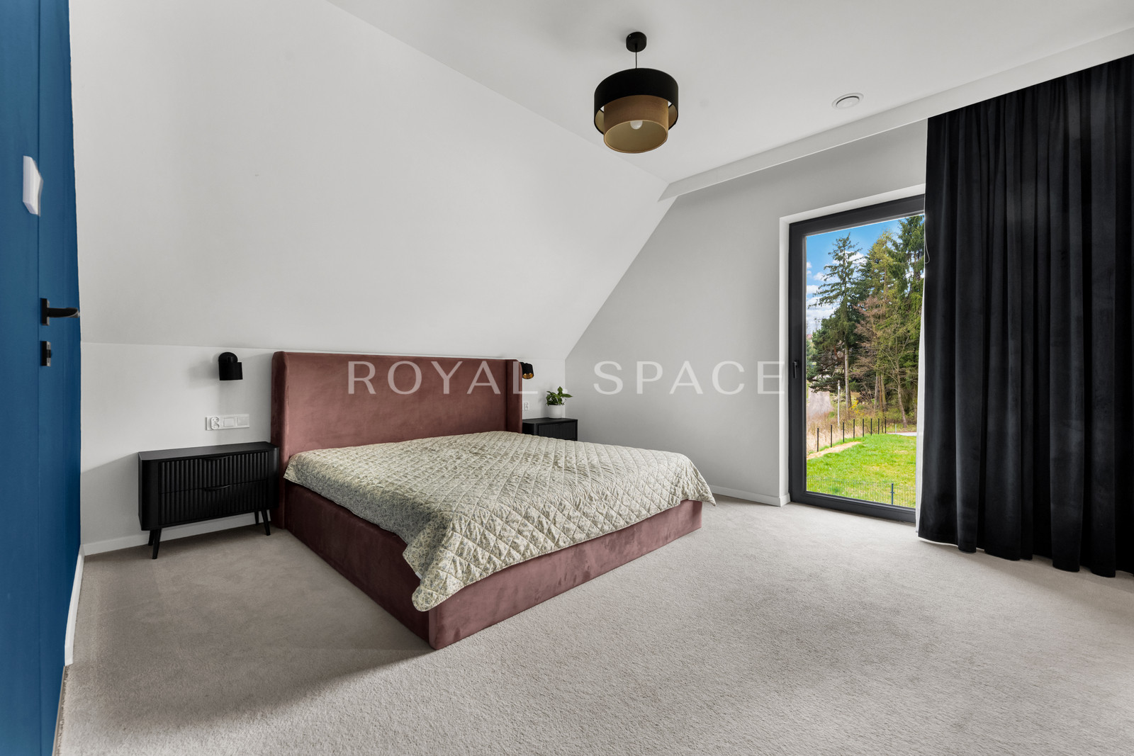 New unique house with a garden!