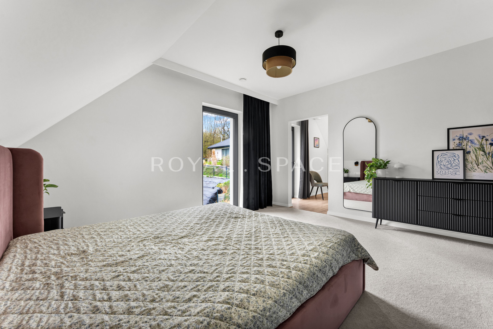 New unique house with a garden!