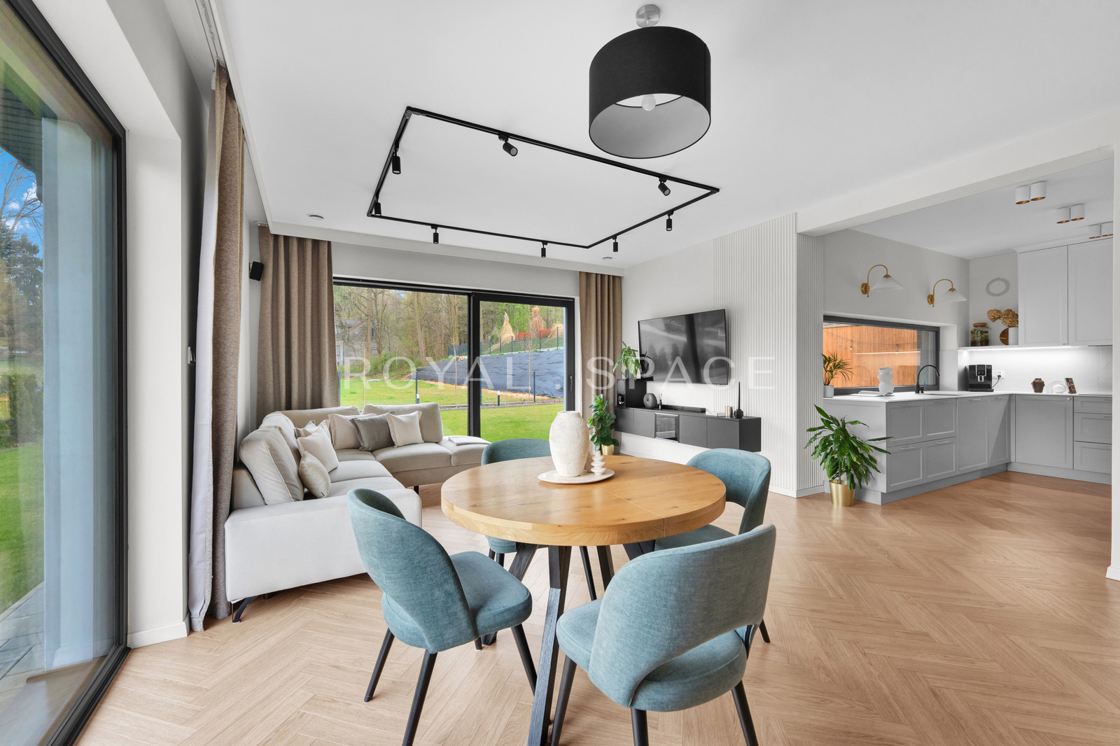 New unique house with a garden!