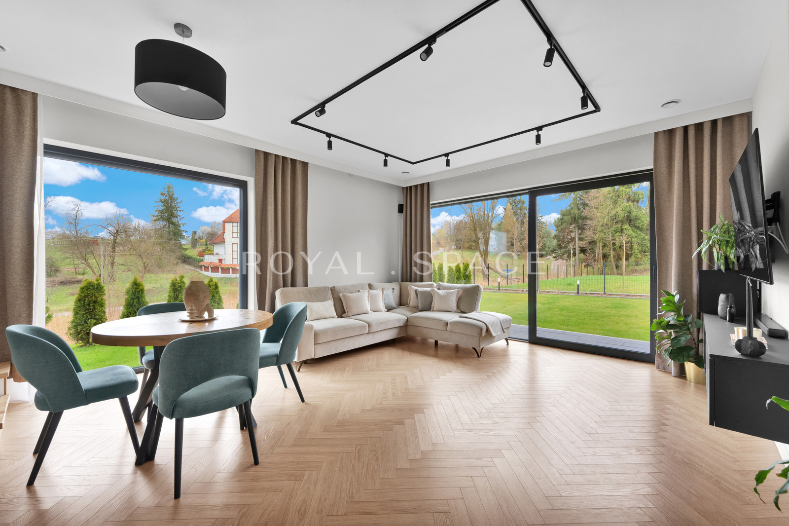 New unique house with a garden!