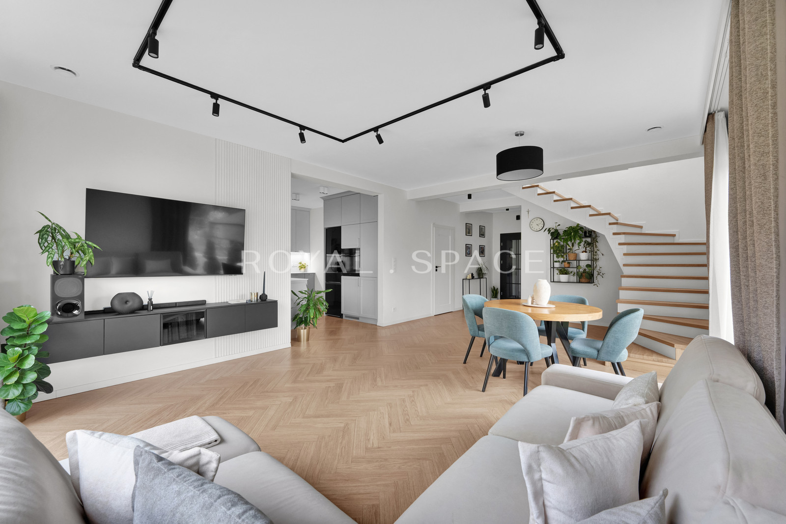 New unique house with a garden!