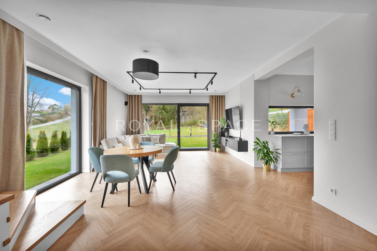 New unique house with a garden!