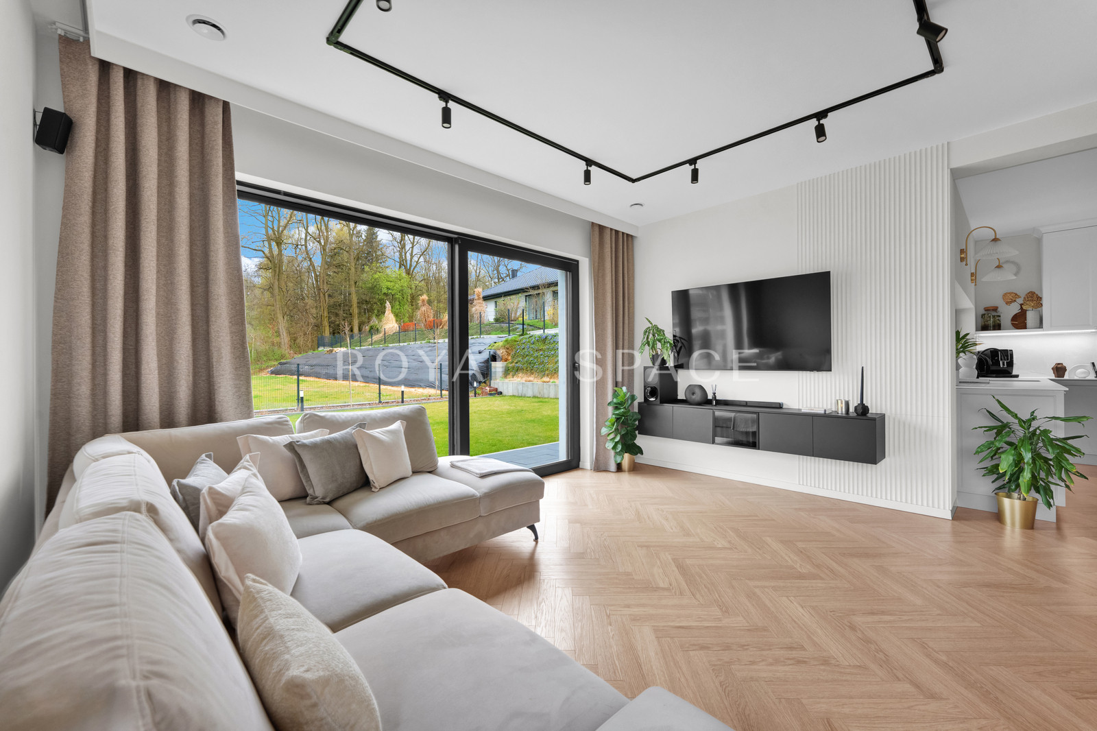 New unique house with a garden!