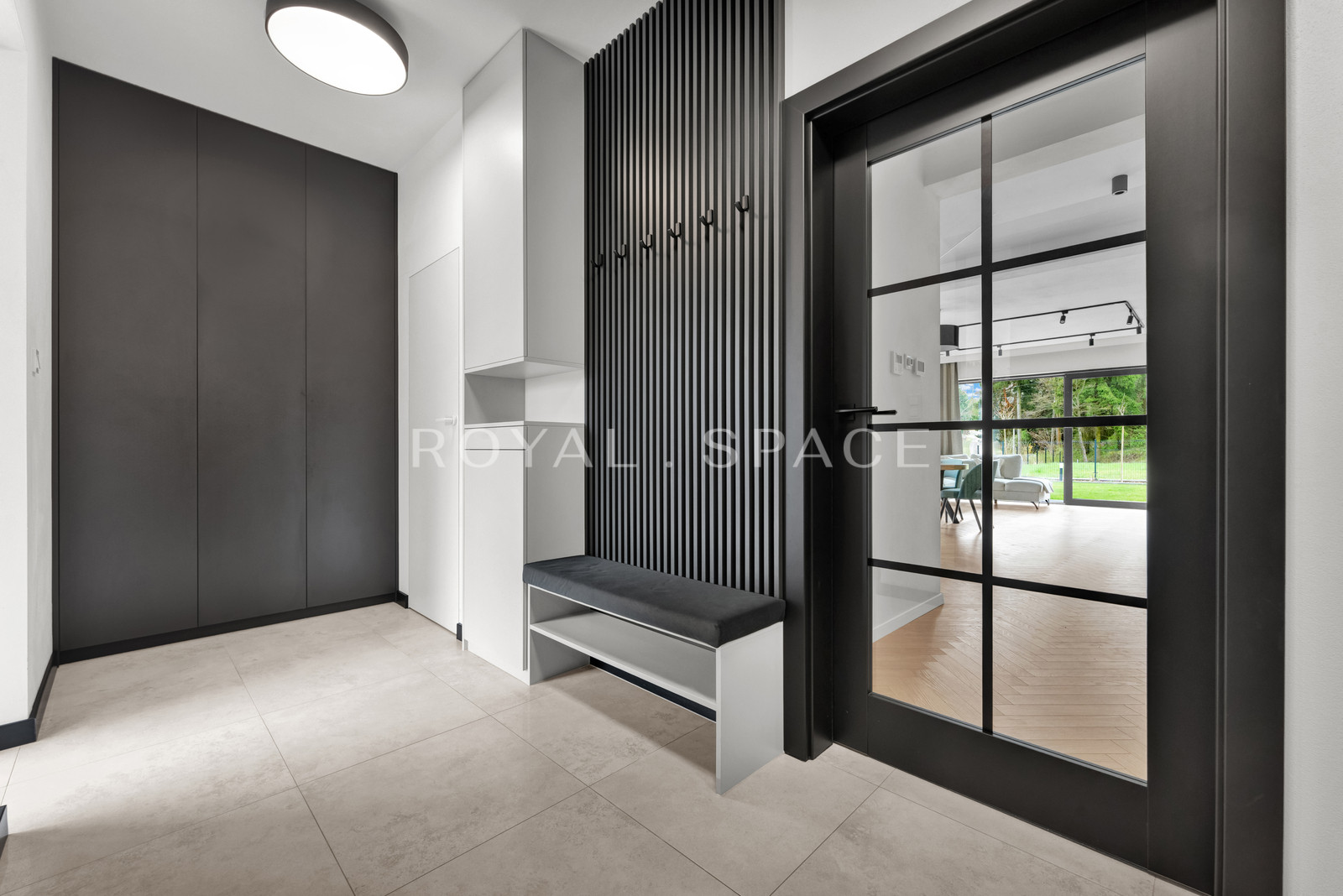 New unique house with a garden!