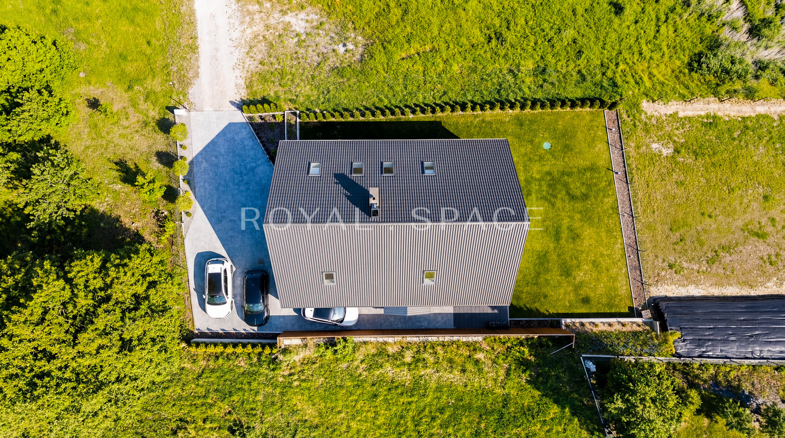 New unique house with a garden!