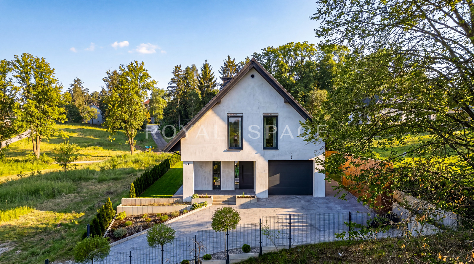 New unique house with a garden!