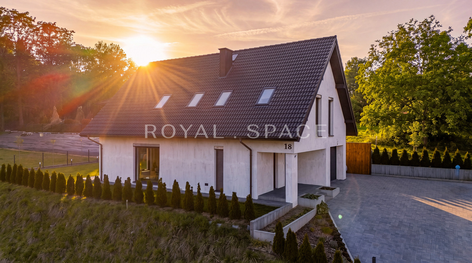 New unique house with a garden!