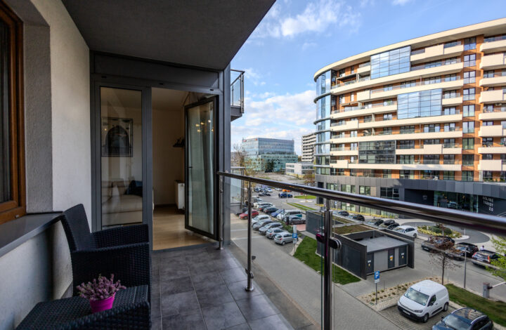 Przestronny apartament z tarasem – Wiślane Tarasy