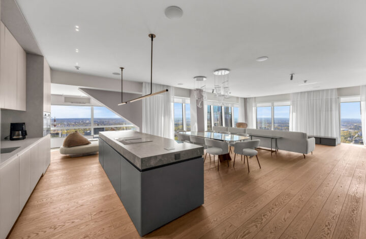 Złota 44 | Apartament z panoramicznym widokiem